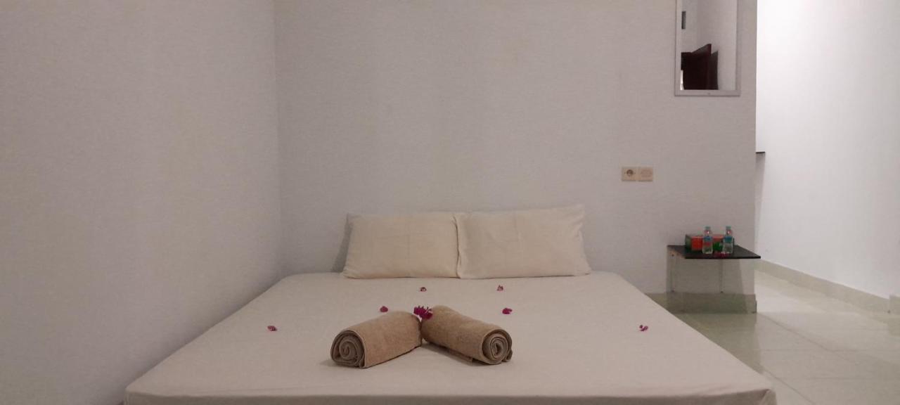 Mango Homestay Sekotong Esterno foto