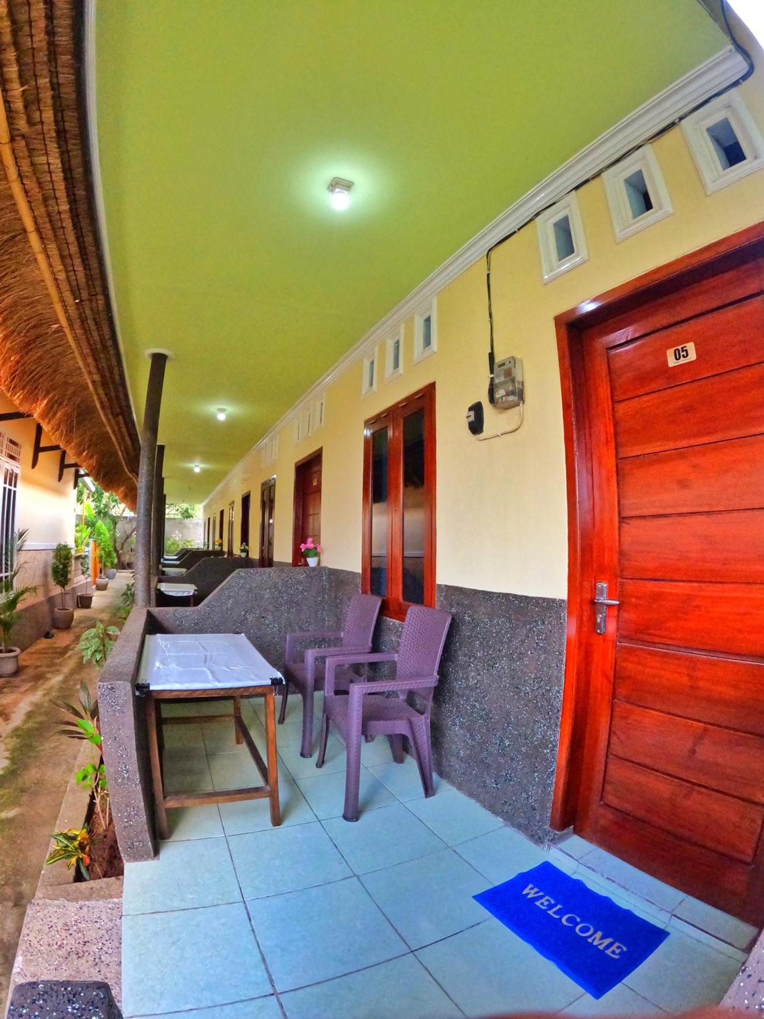 Mango Homestay Sekotong Esterno foto
